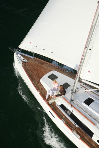 Oceanis 37 deck  © Vicsail - copyright http://www.vicsail.com